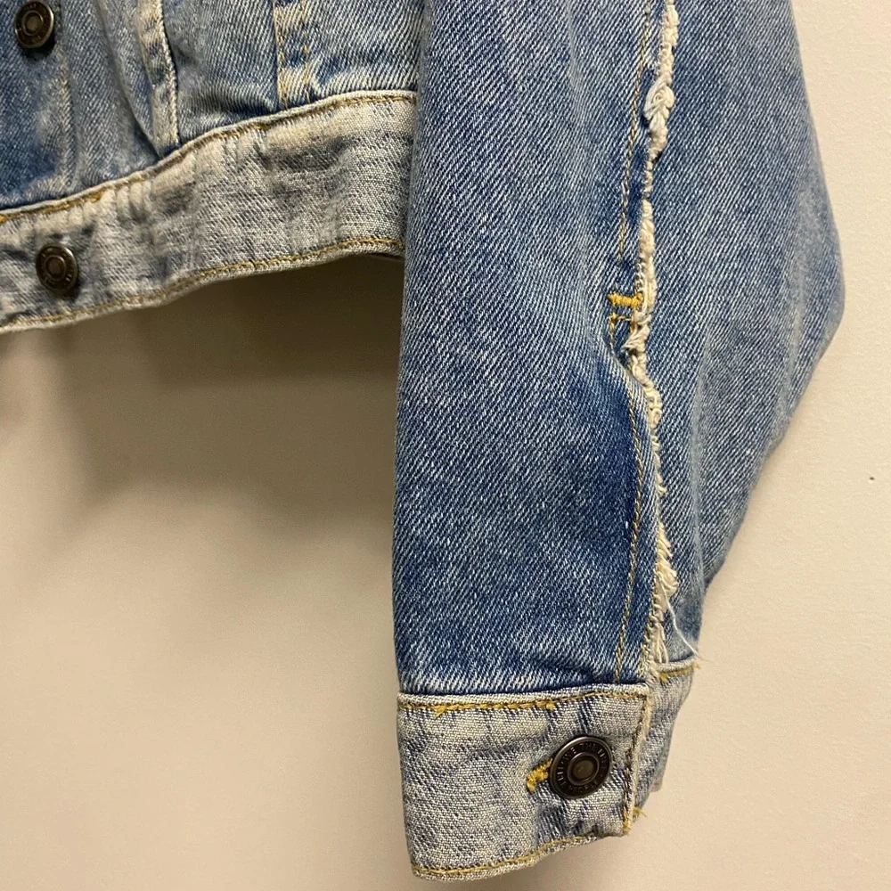 Free People Bedford Distressed Medium Wash Cropped Jacket Size Small - Picture 6 of 13